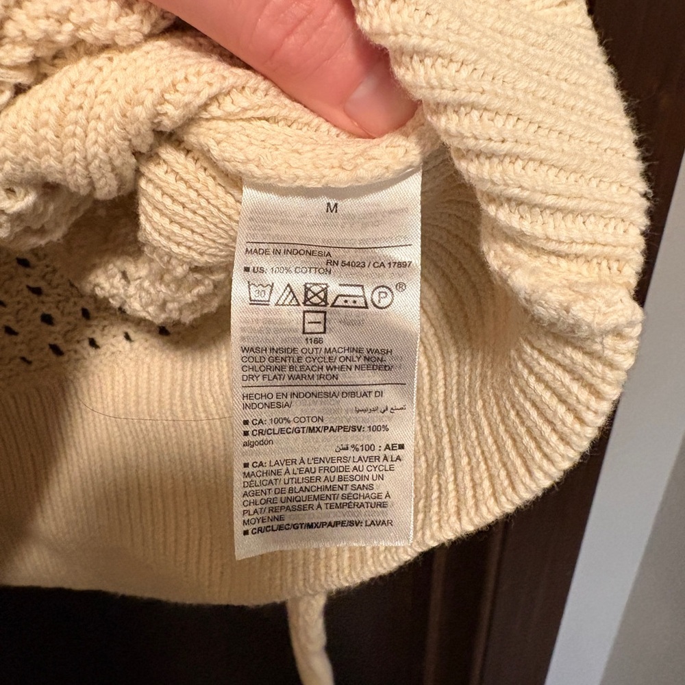 Old Navy Women's Cream Knit Sweater - Picture 3 of 4